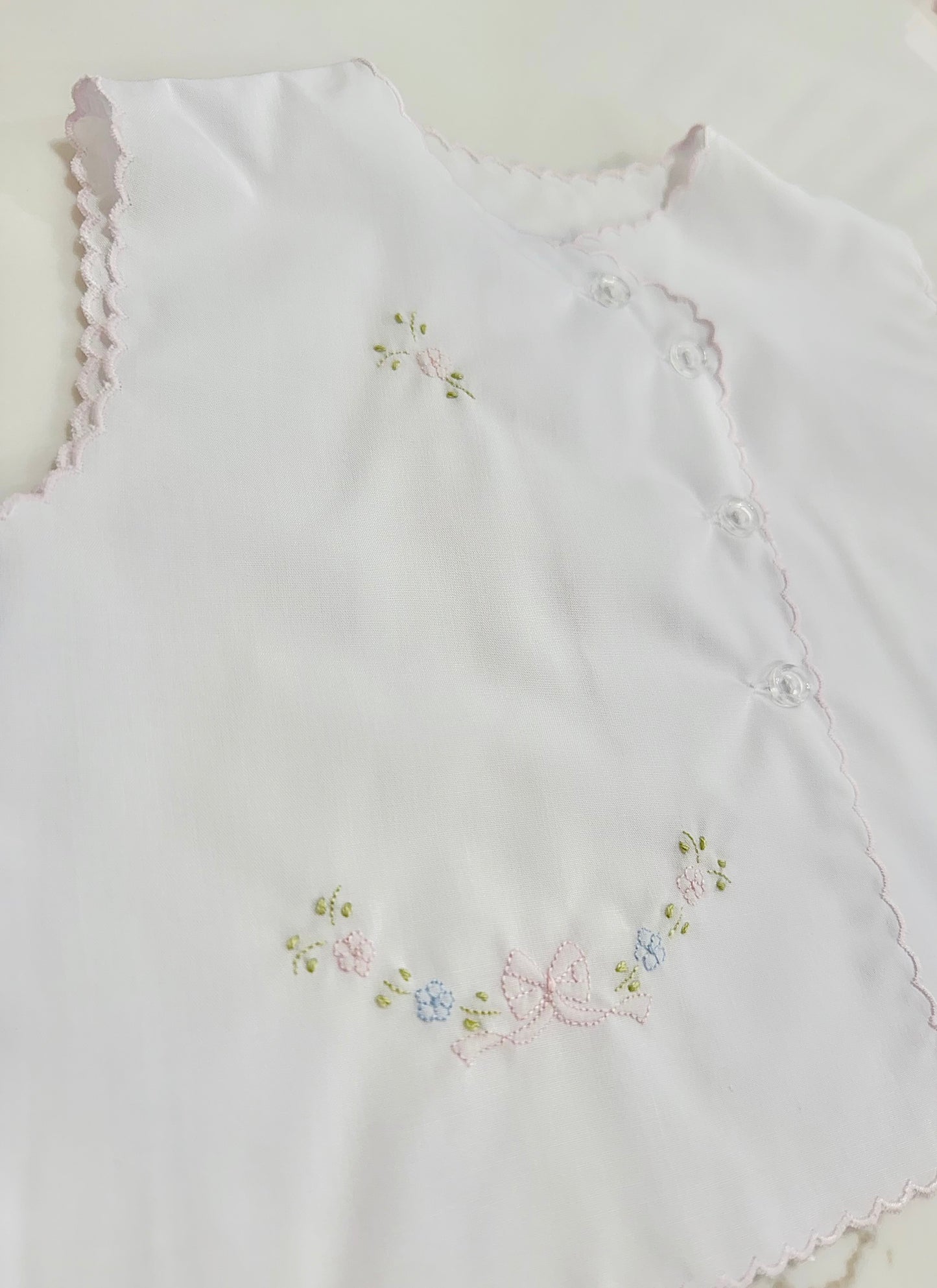 White Diaper Set w/ Embroidered Bow